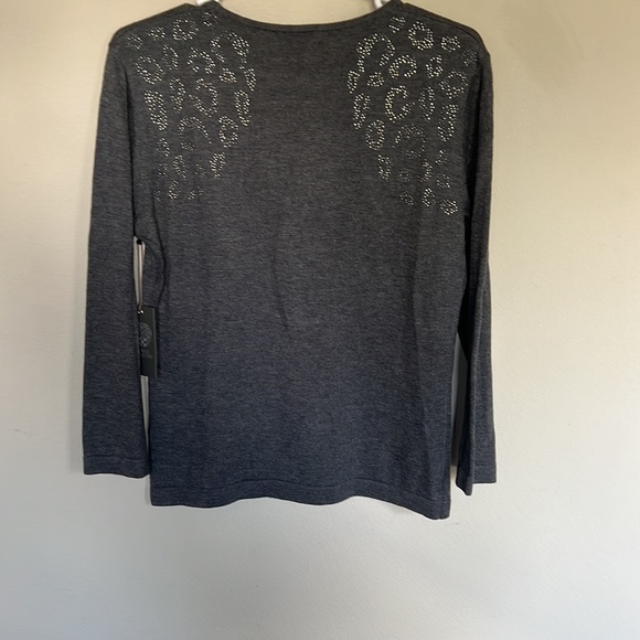 NWT Vince Camuto Studded Shoulder Animal Print Jacquard Sweater - Picture 5 of 5